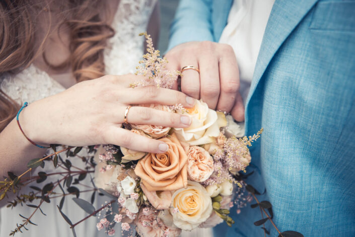 Detailaufnahme eines klassischen Brautstraußes, fotografiert von Christian Roder