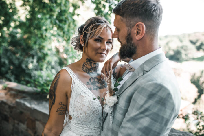 Porträt des Brautpaares am Hochzeitstag, fotografiert von Christian Roder