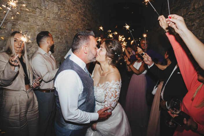 Brautpaar beim Eröffnungstanz auf der Hochzeitsfeier, fotografiert von Christian Roder